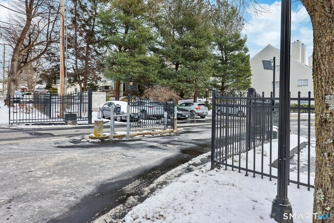 Building Photo - 3200 Madison Ave