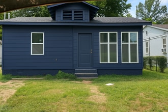 Building Photo - 2531 Pershing Ave