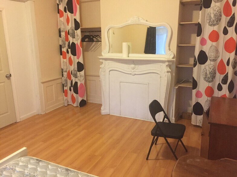 Building Photo - 746 Broughton St