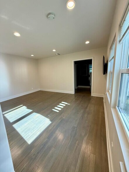 Building Photo - 9727 Horner St
