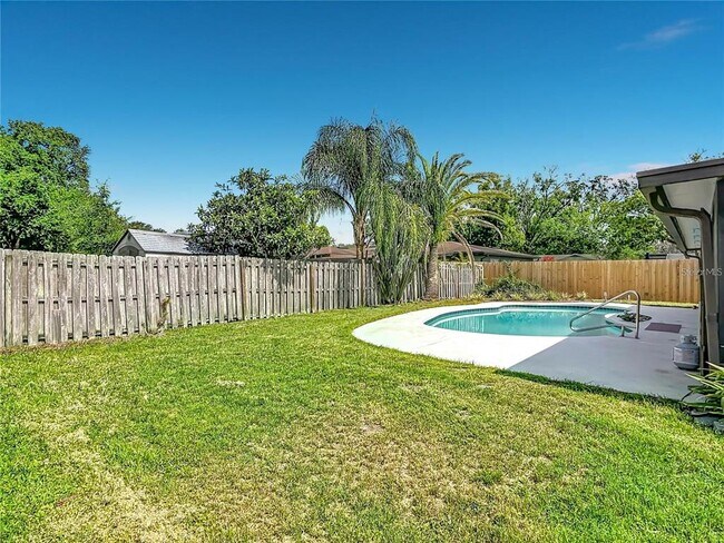 Building Photo - 8676 Hillside Dr
