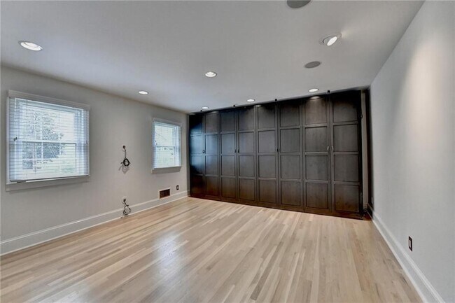 Building Photo - 3914 Granger Dr