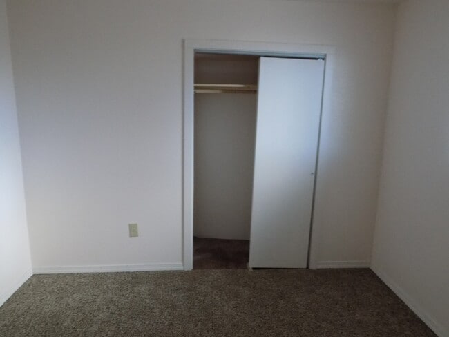 Building Photo - 1865 Hope St