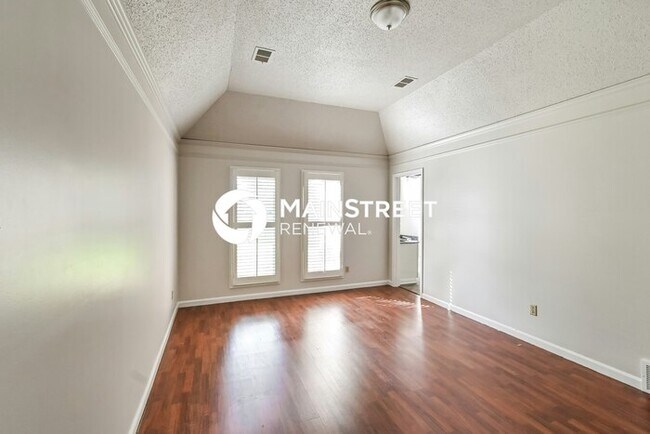 Building Photo - 3 Bedroom Pet-Friendly Home in MEMPHIS, TN with Main Street Renewal