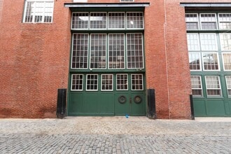 Building Photo - Old City Charmer Historic Building