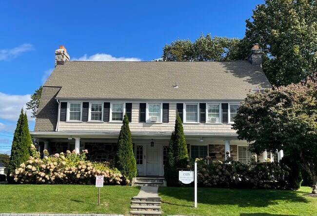 Primary Photo - 151 Courtland Ave