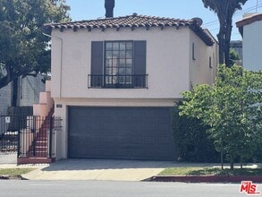 Building Photo - 4956 S San Vicente Blvd