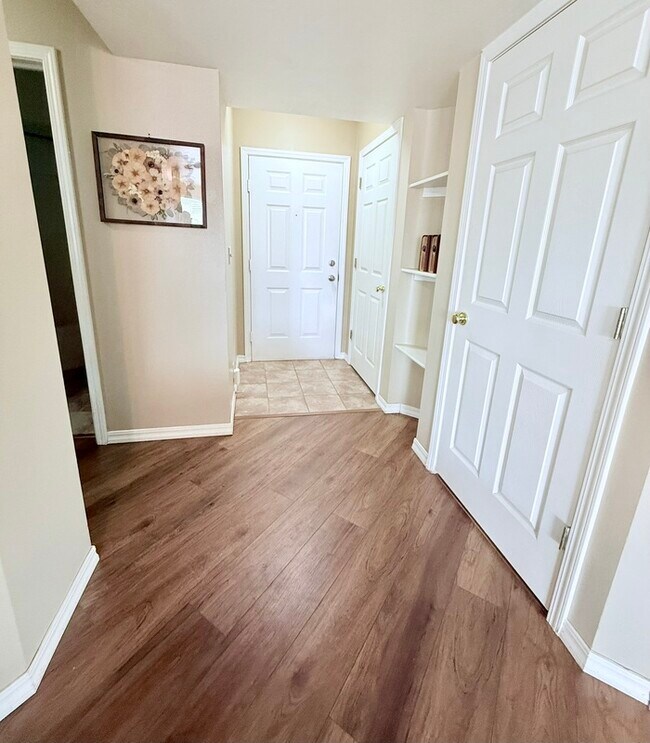 Building Photo - Murray Condo