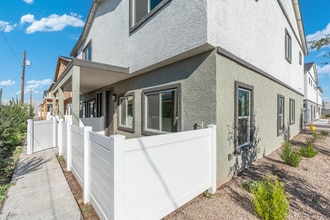 Building Photo - Woodgate Townhomes