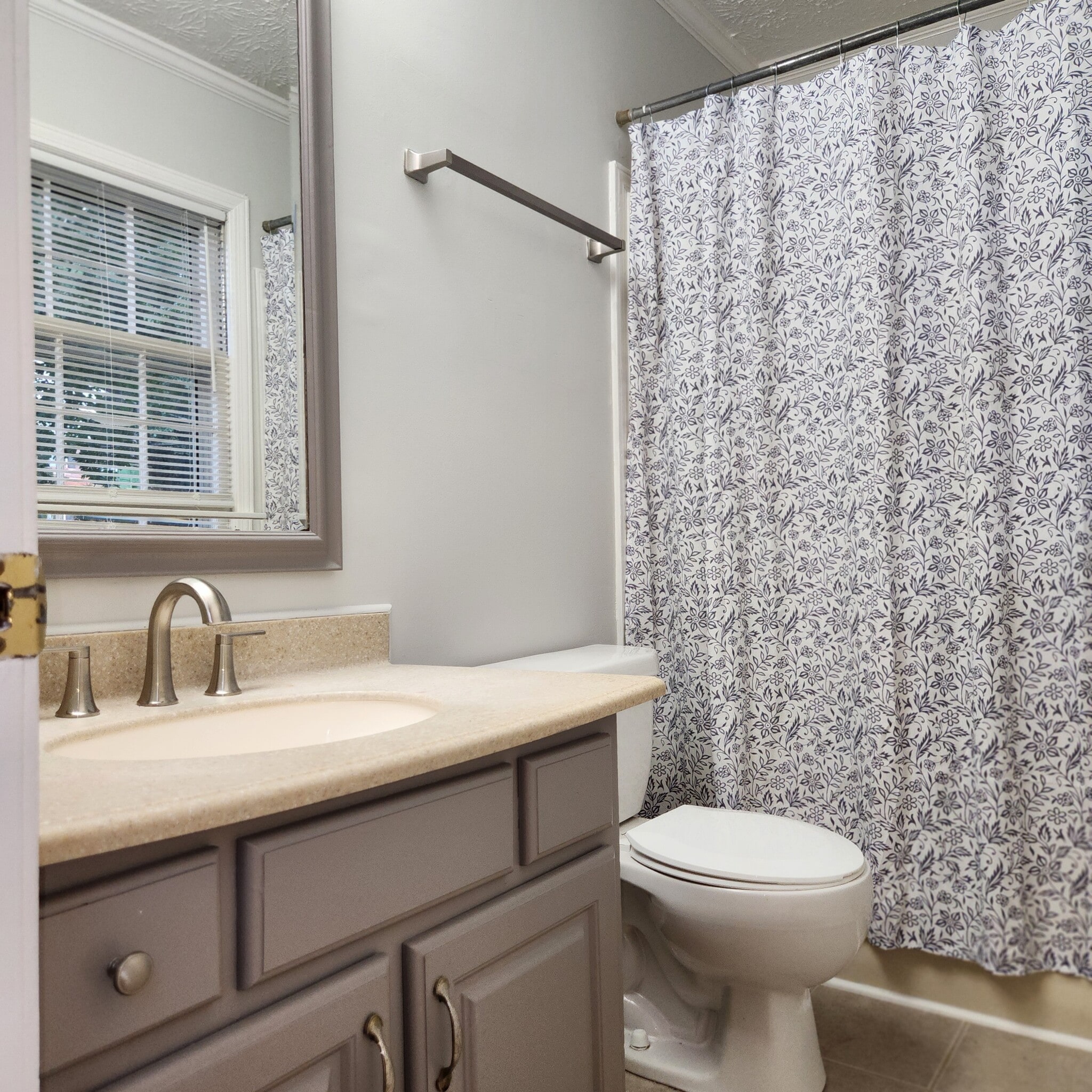 Master Bath - 1447 Ridgeland Ct SW