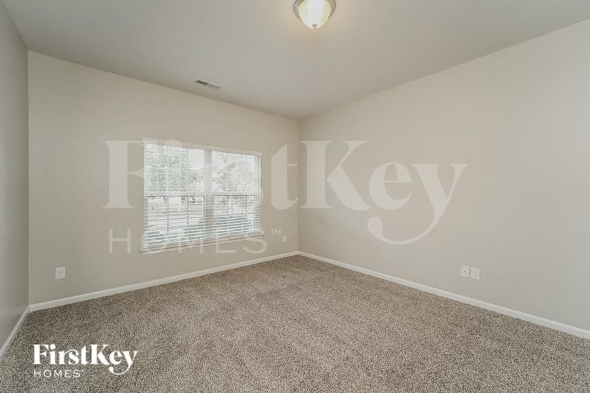 Building Photo - 5334 Hackberry Ln SW