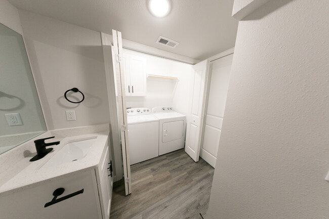 Building Photo - 366 SE 85th Rd