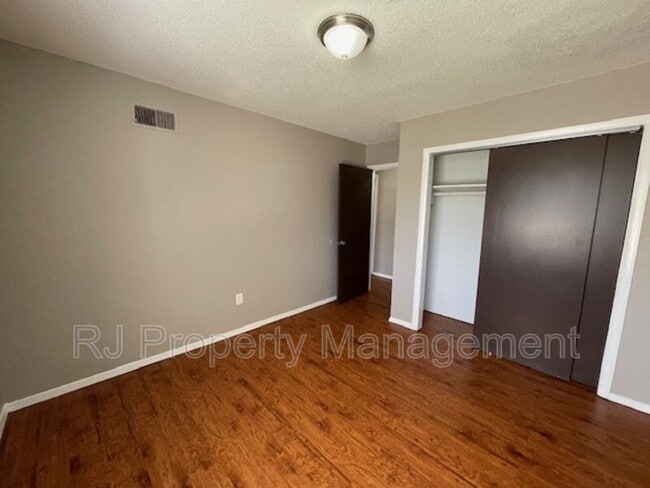 Building Photo - 5580 Apple Blossom Dr