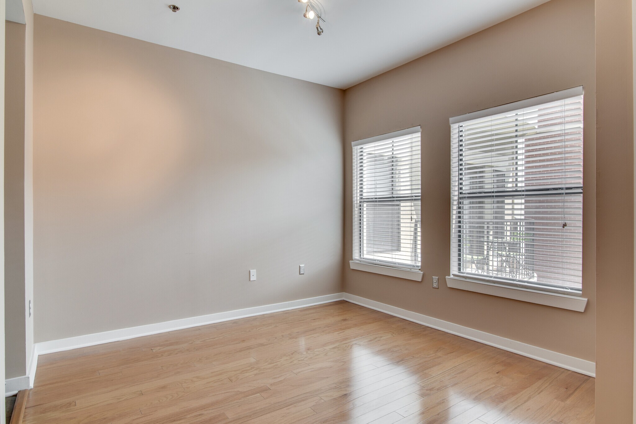 Building Photo - 1803 Broadway