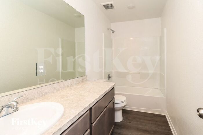 Building Photo - 25602 Roy Rogers Rd