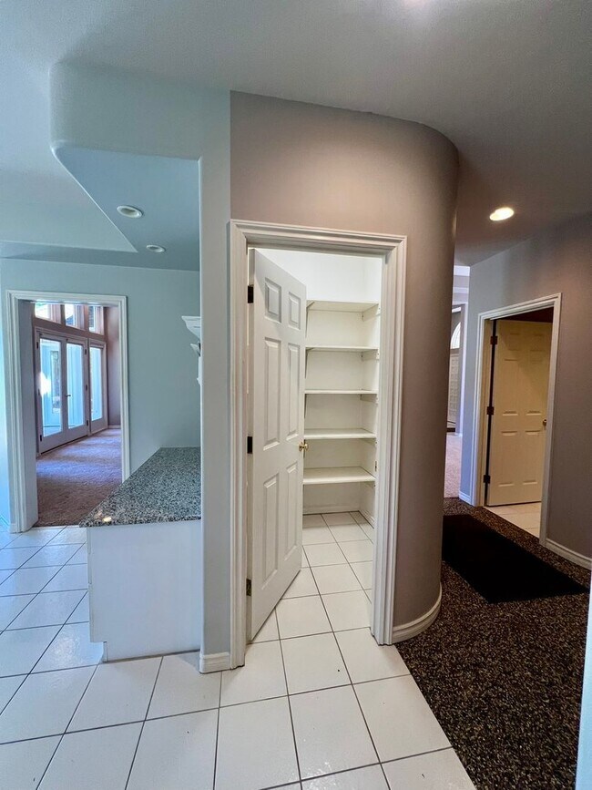Building Photo - Beautiful 3-Bed 3-Bath home on Semiahmoo G...