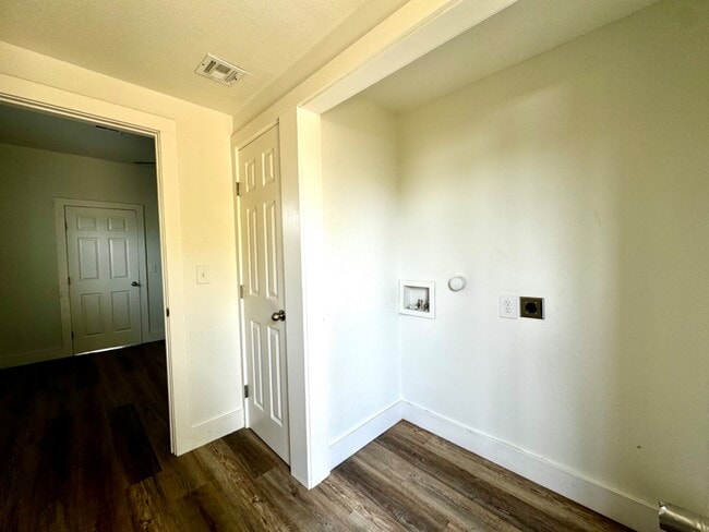 Building Photo - 1007 S Quincy Ave