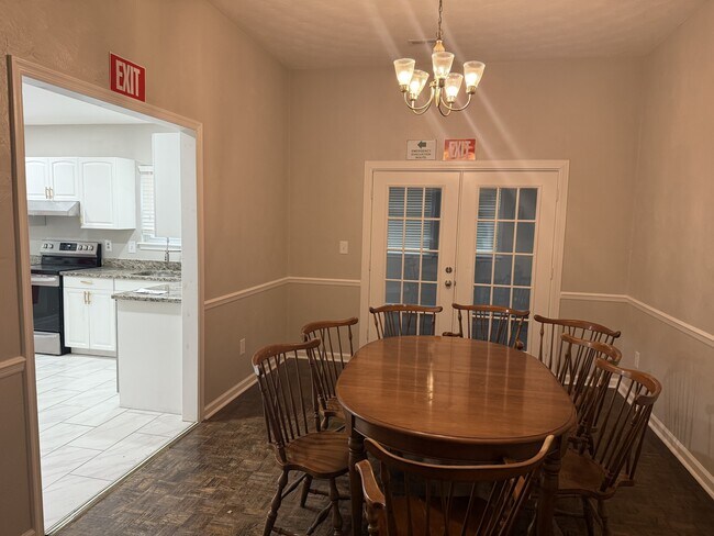 Building Photo - 825 Olive Dr