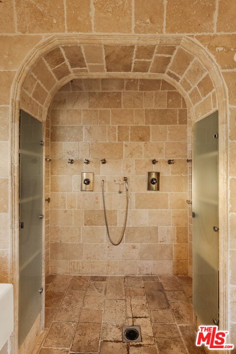 Building Photo - 2002 N Las Palmas Ave