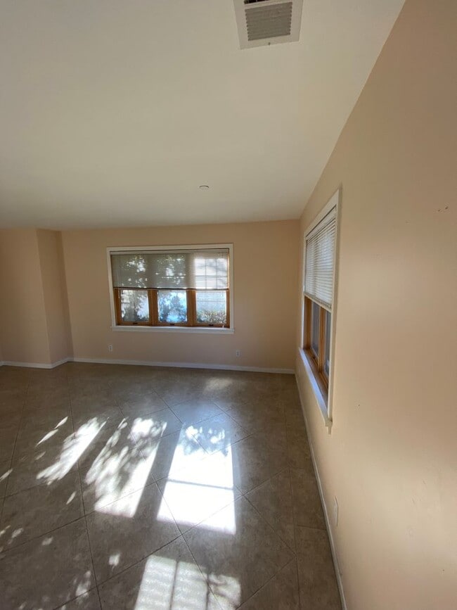 Building Photo - 6736 Sueno Rd