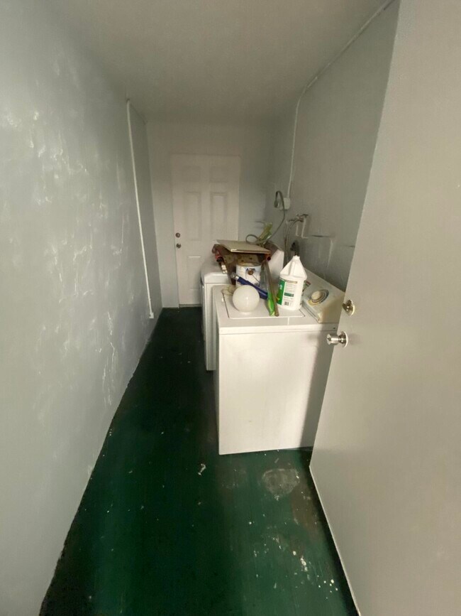 Building Photo - 4365 Edward Rd