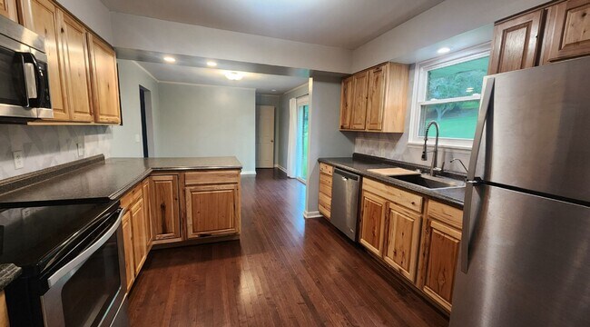 Building Photo - Washington - 3 Bedroom 1 Bathroom - Update...
