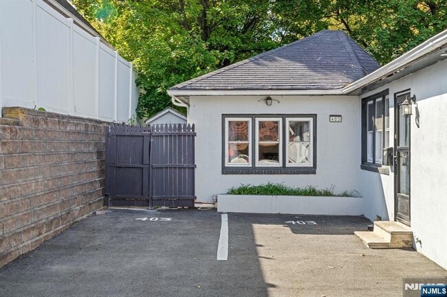 Building Photo - 401-403 Essex Street Unit A