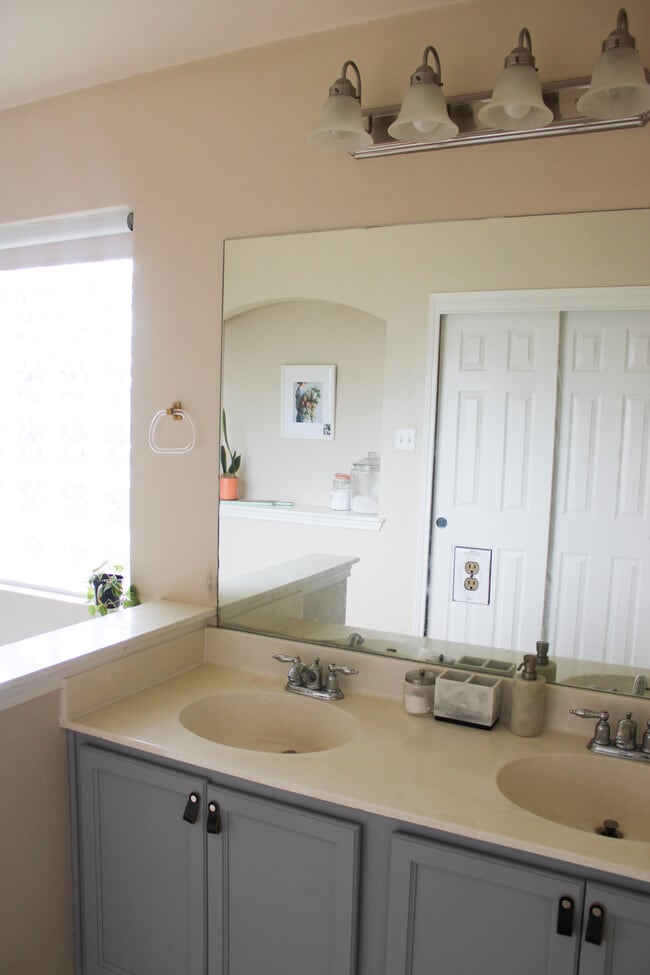 Master bathroom - 1607 Kemah Dr