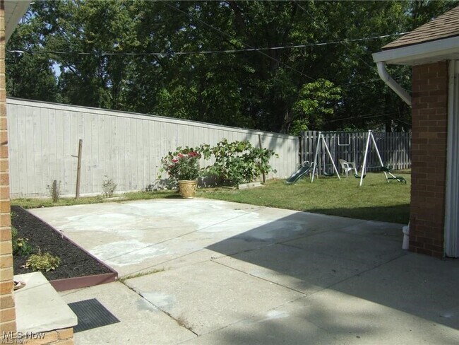 Building Photo - 3995 W 223rd St