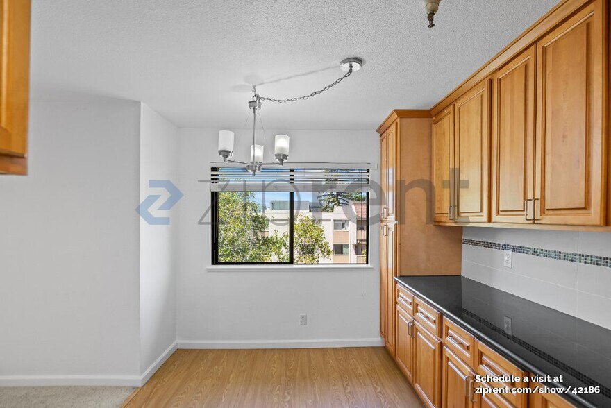 Building Photo - 400 Ortega Ave