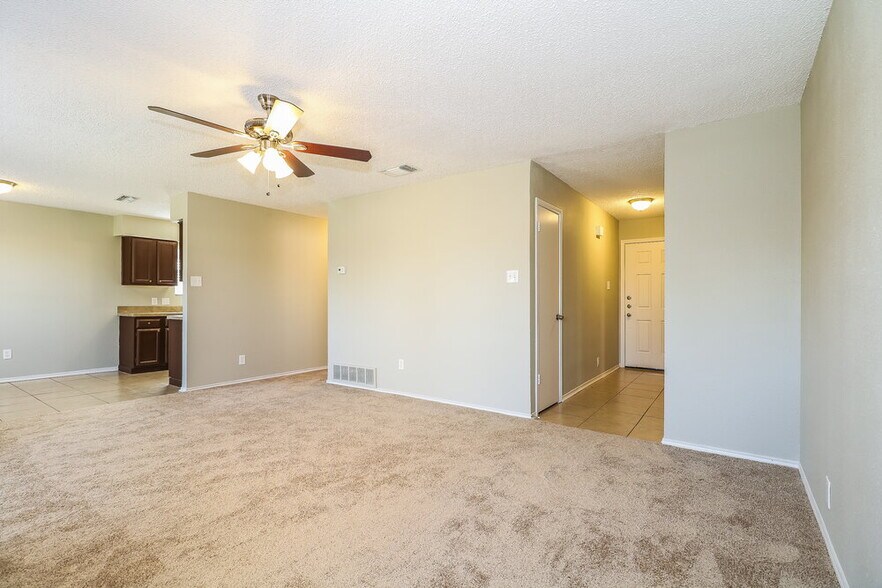 Building Photo - 908 Blue Ridge Dr
