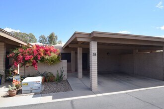 Building Photo - Beautifully remodeled Scottsdale condo bac...