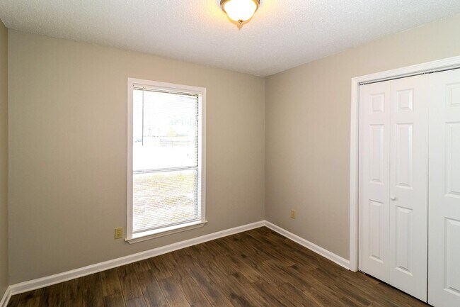 Building Photo - 7135 Hillshire Dr
