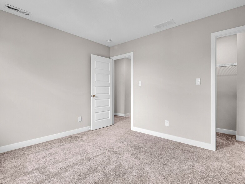 Building Photo - 8238 Bostic Dr