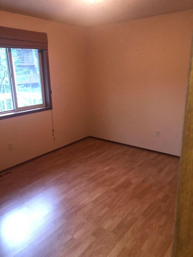 Building Photo - RC05