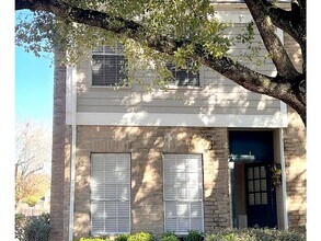 Building Photo - 11710 Southlake Dr