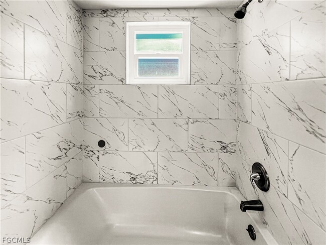 Building Photo - 18660 Miami Blvd