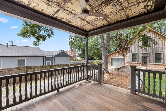 Building Photo - 479 W Park St