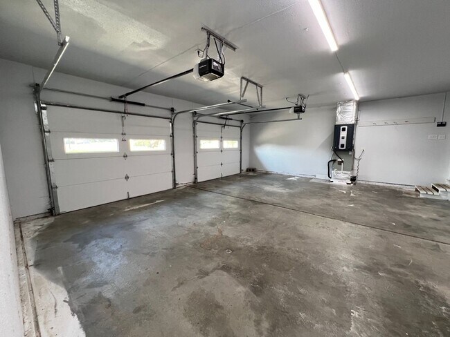 Building Photo - Fully Remodeled 4 Bed 3 Bath Home in the C...