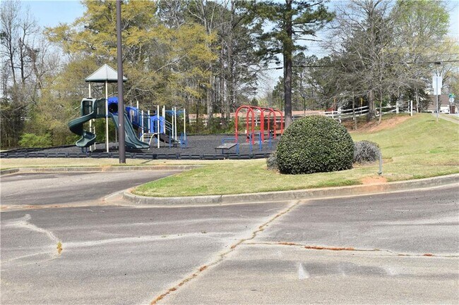 Building Photo - 1098 Village Creek