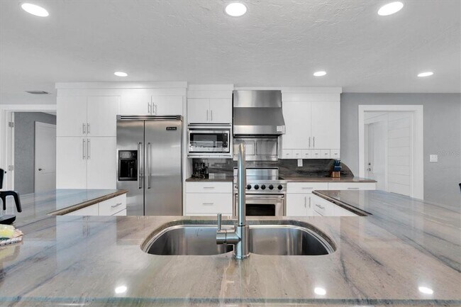 Building Photo - 6440 3rd Palm Point