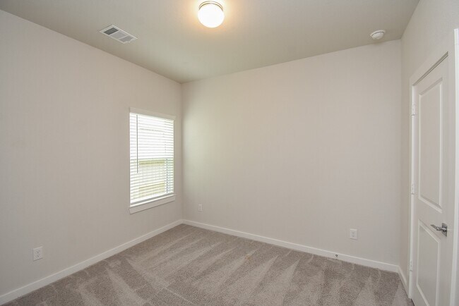 Building Photo - 3024 Myrtle Sunset Dr
