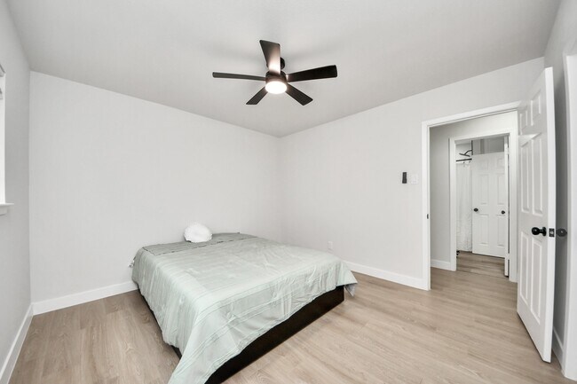 Building Photo - 10003 Briarwild Ln