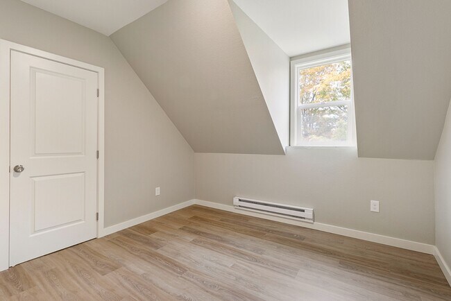 Building Photo - Charming 3BR Home in Heart of Tacoma - Mod...