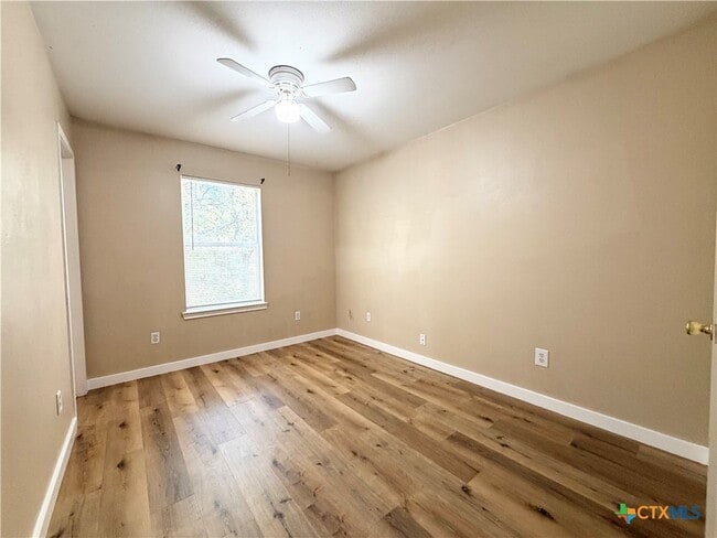 Building Photo - 898 Advance St