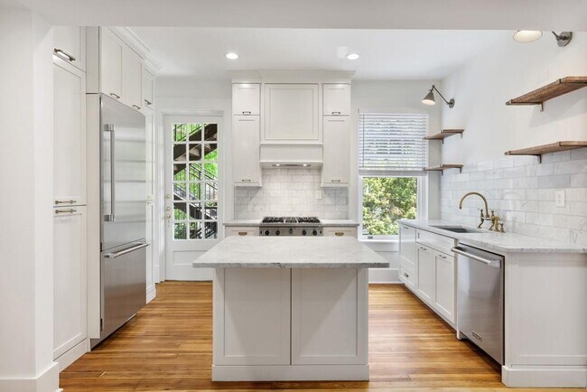 Building Photo - 116 Lafayette Dr NE