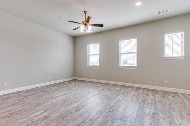 Building Photo - 4238 Shavano Dr