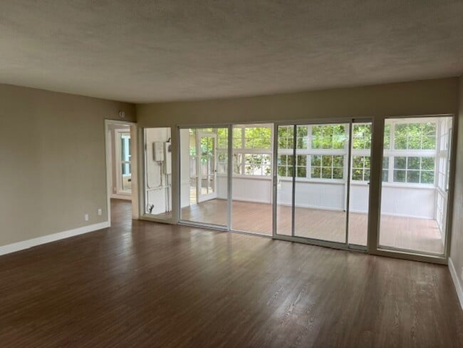 Building Photo - Newly Renovated 4 Bedroom 2 Bath home, wit...