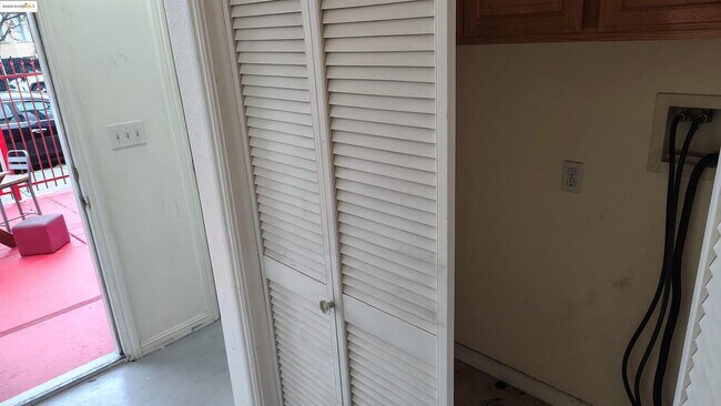 Building Photo - 3532 San Leandro St