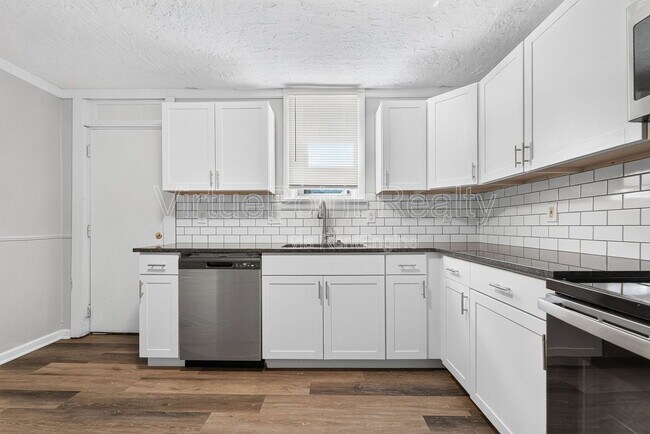 Building Photo - 329 S Wayne Ave